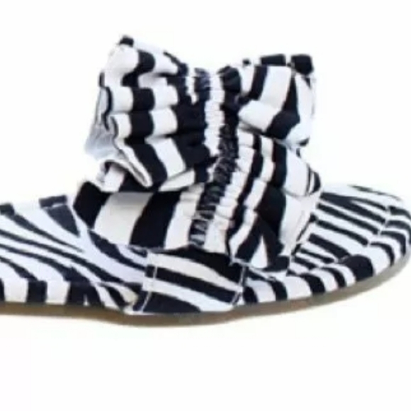 💙Liliana Black/White Zebra Ruffle Wrap Sandal - Picture 3 of 3